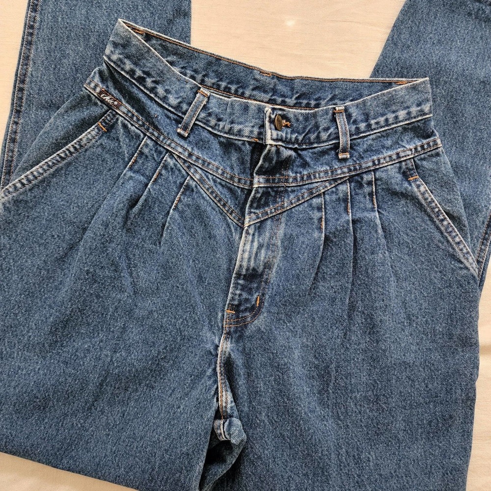 Vintage Chic High Waisted Yoke Front Jeans 28 Inch Wa… Gem